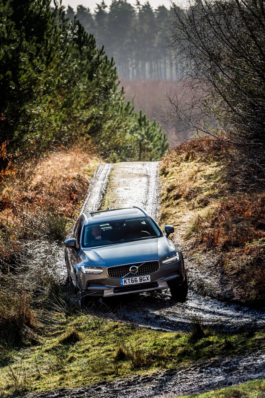  Volvo V90 D5 Cross Country 2017 года  (UK) (фото 8 из 8)